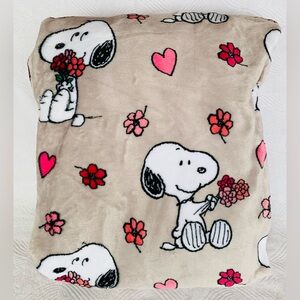 Peanuts Snoopy Flower Bouquet Hearts Valentine Throw Blanket